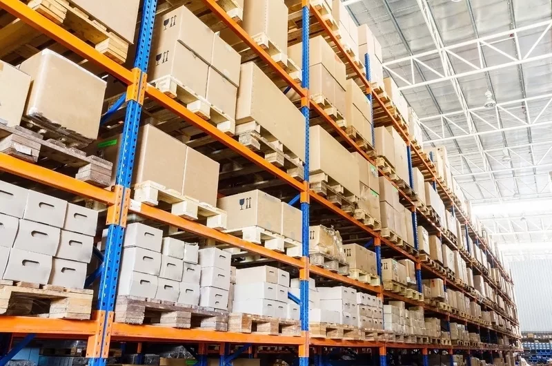 Паллетные стеллажи для склада: оптимизация хранения и управления товаром